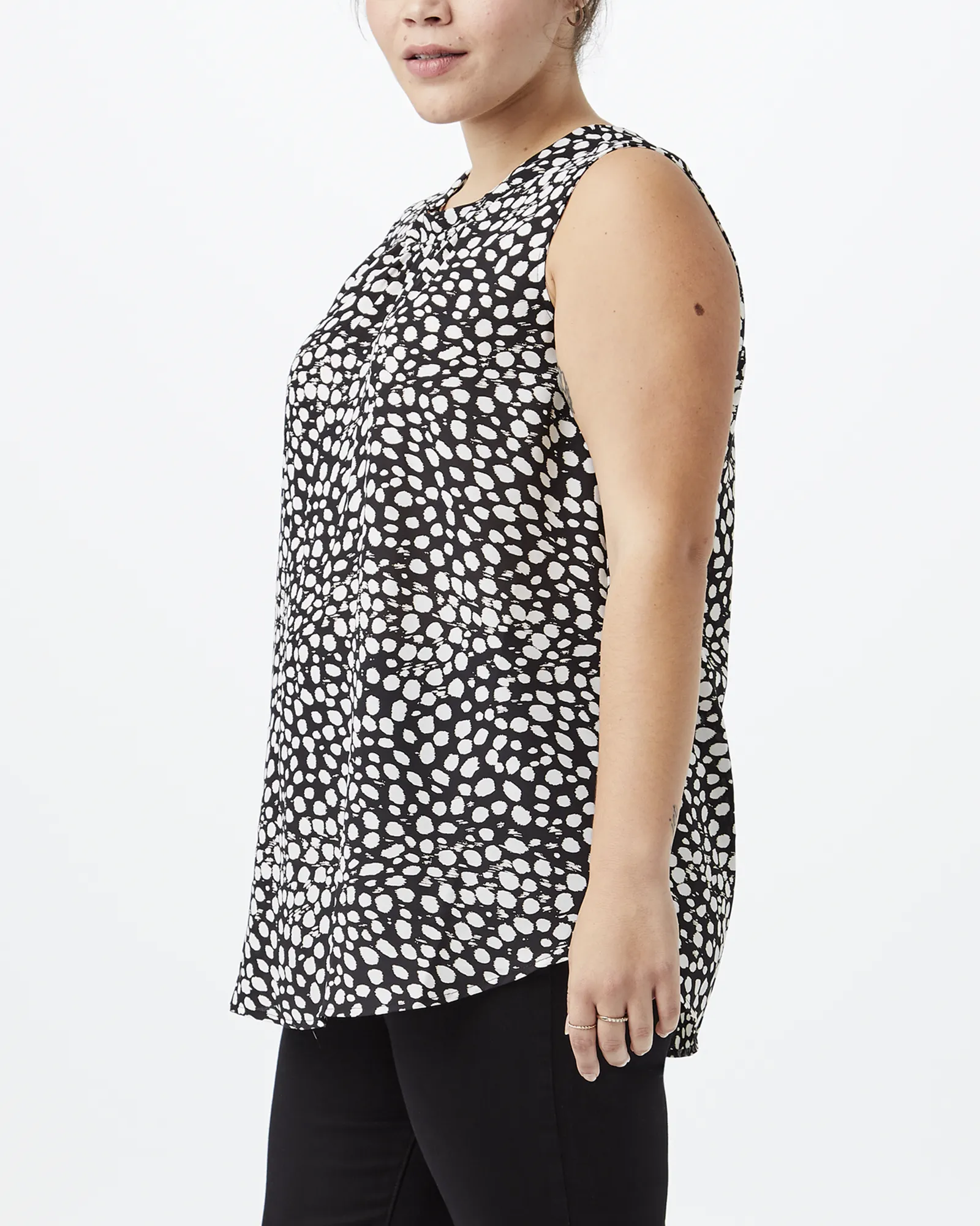 Lisa Sleeveless Blouse | Black / White
