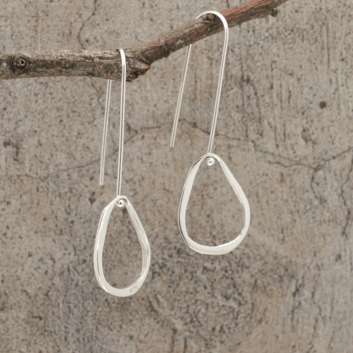 Saha - Small Asymmetric Organic Oval Droplet Silver Earrings - Dangle