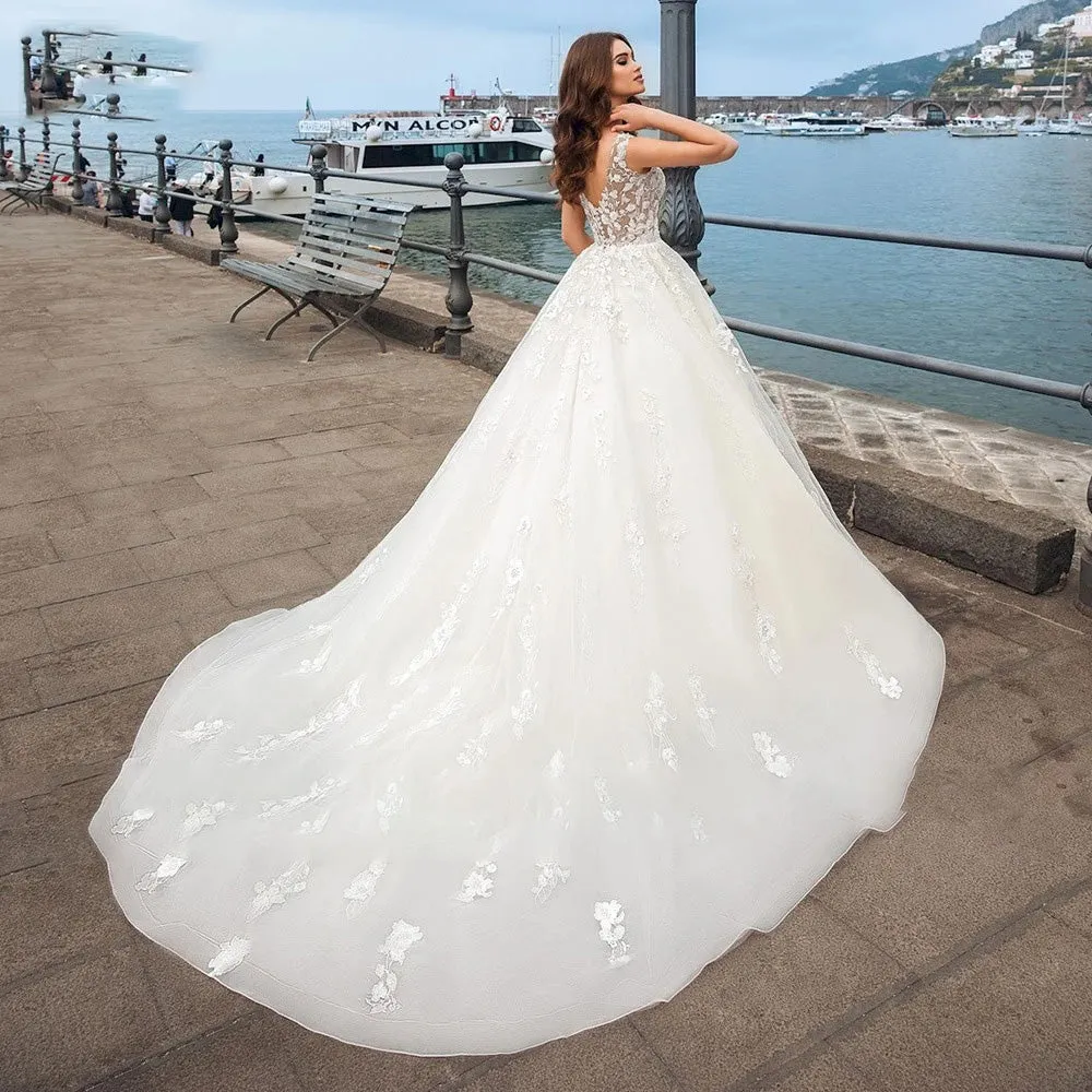 Sexy V Neck Ball Gown Lace Wedding Dress Elegant Sleeveless Bead Bridal Dress